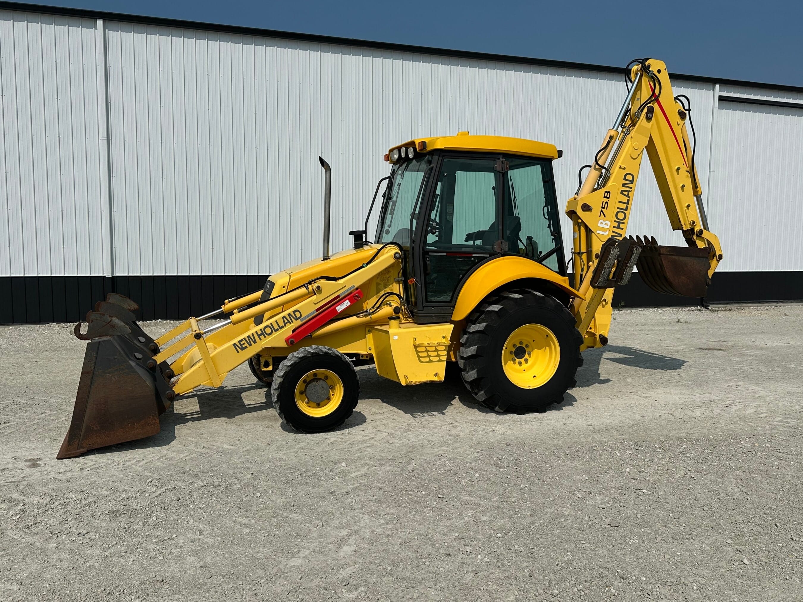 2005 New Holland LB75B Equipment Image0