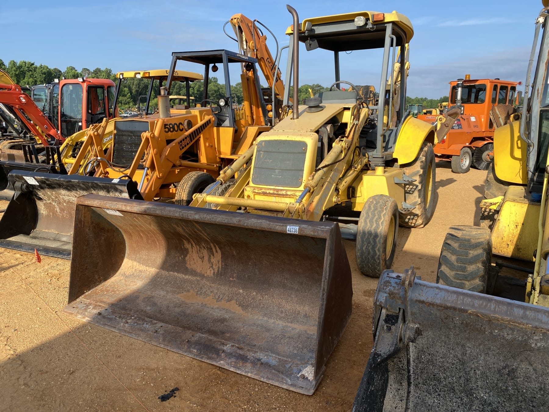 New Holland LB75B Equipment Image0