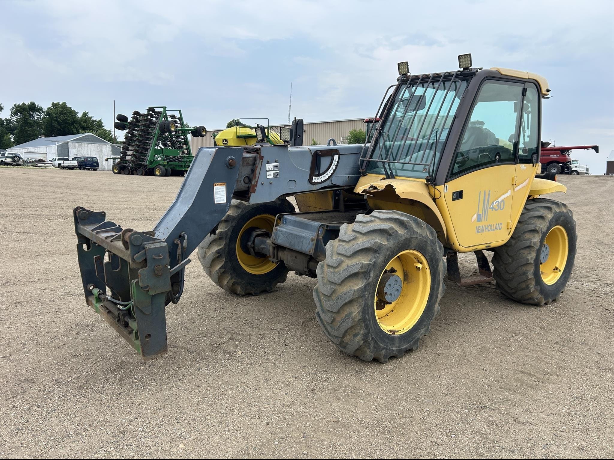 New Holland LM430 Equipment Image0