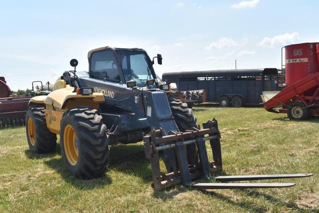 Image of New Holland LM430 equipment image 2
