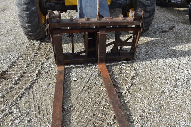 Image of New Holland LM840 equipment image 4