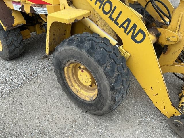 Image of New Holland LW50.B equipment image 4