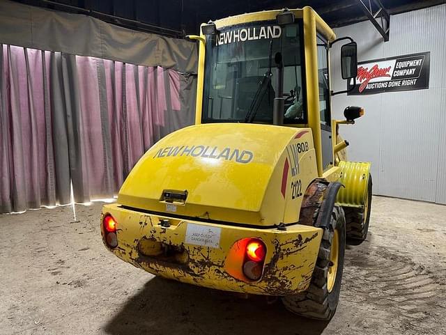 Image of New Holland LW80.B  equipment image 4