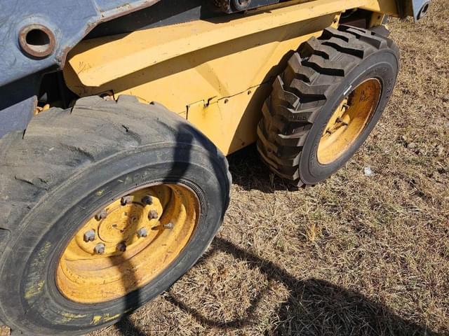 Image of New Holland LX565 equipment image 2