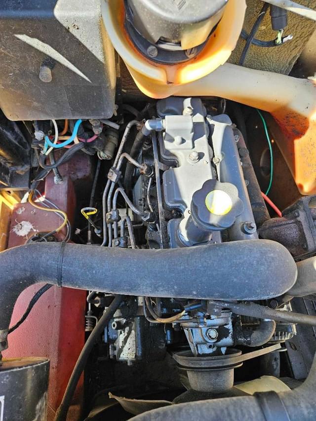 Image of New Holland LX565 equipment image 4