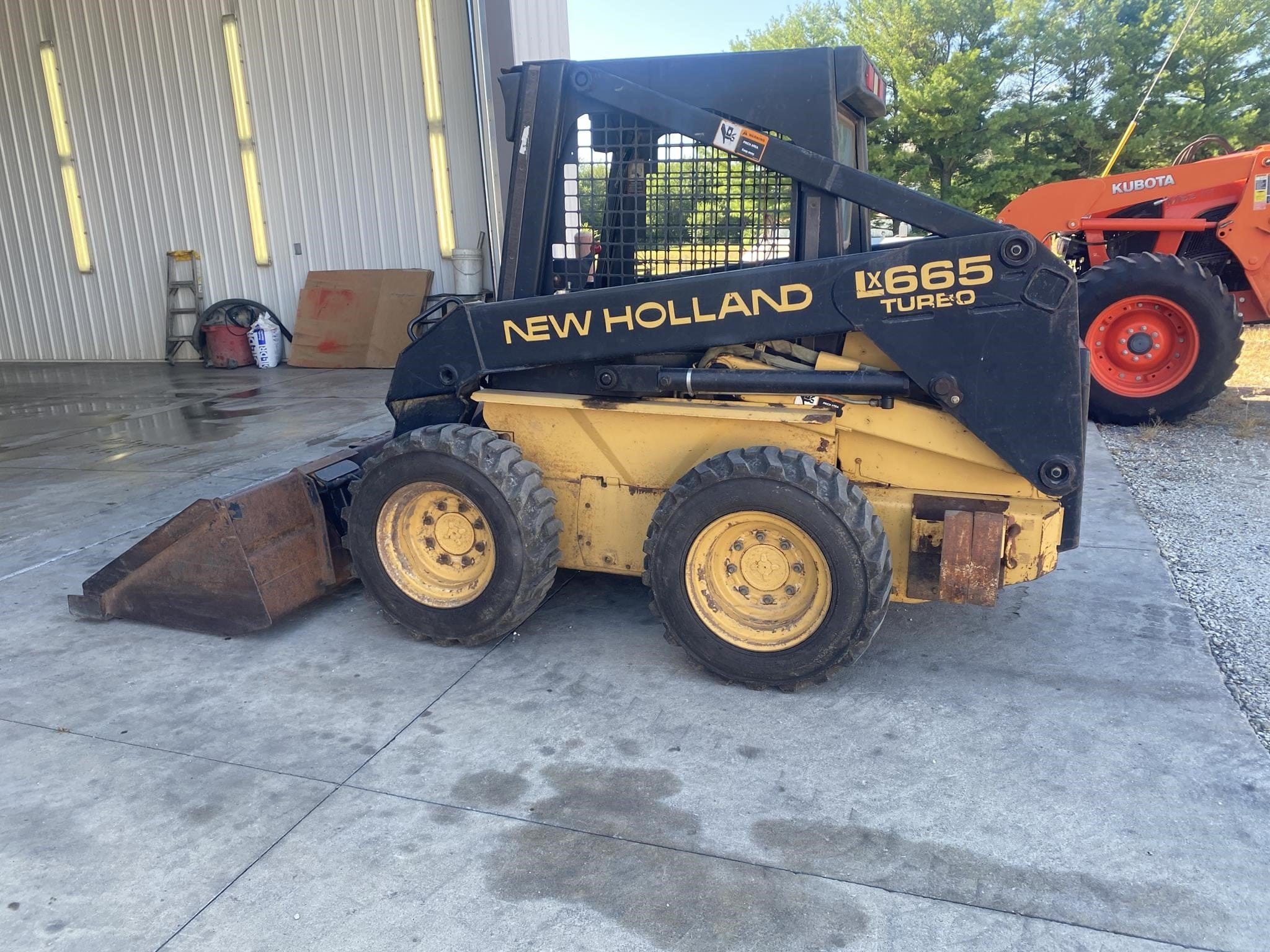 1995 New Holland LX665 Equipment Image0
