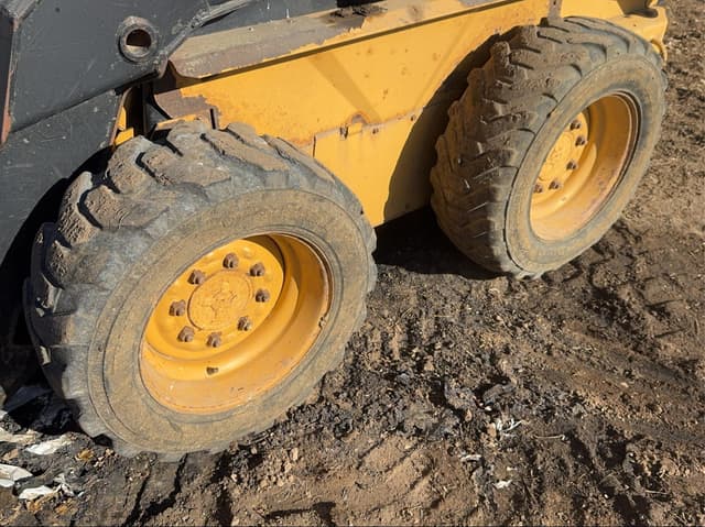 Image of New Holland LX665 equipment image 2