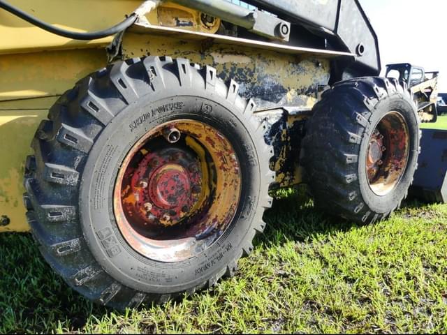 Image of New Holland LX865 equipment image 4