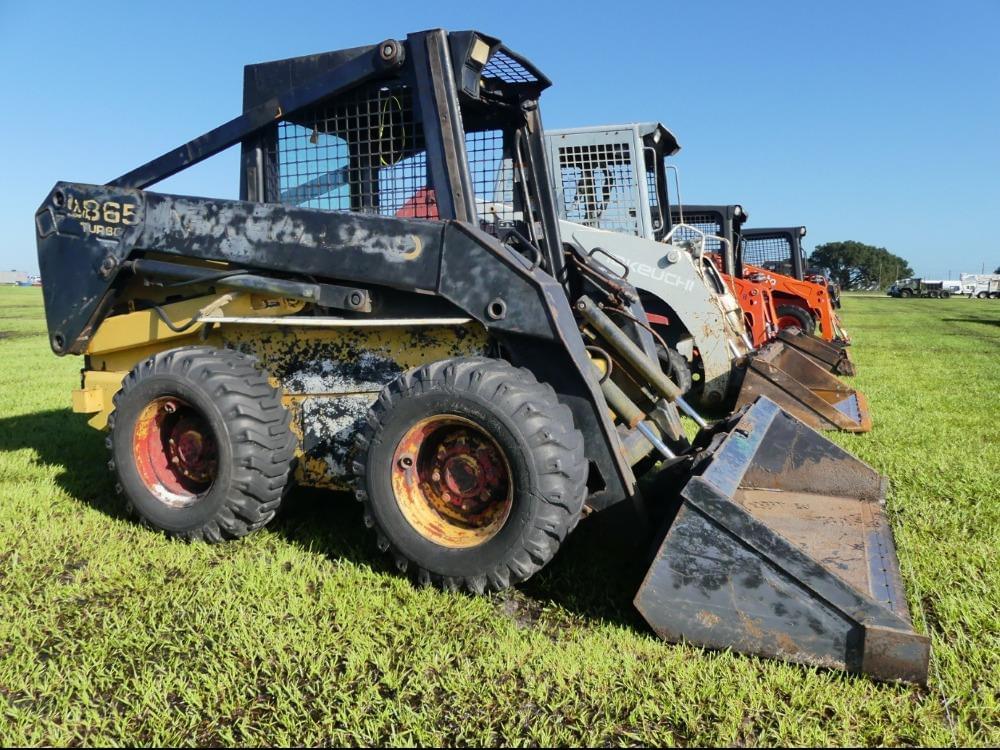 Image of New Holland LX865 Primary image
