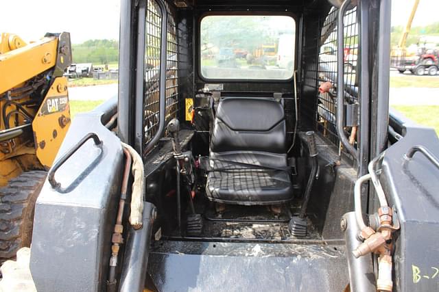 Image of New Holland LX885 equipment image 4