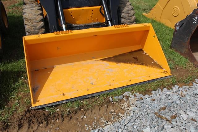 Image of New Holland LX885 equipment image 1