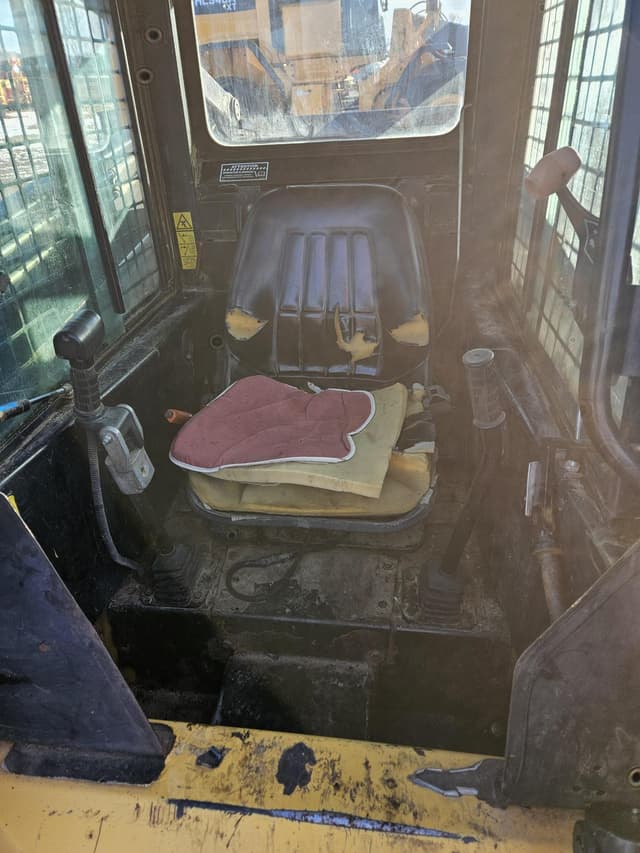 Image of New Holland LX885 equipment image 3