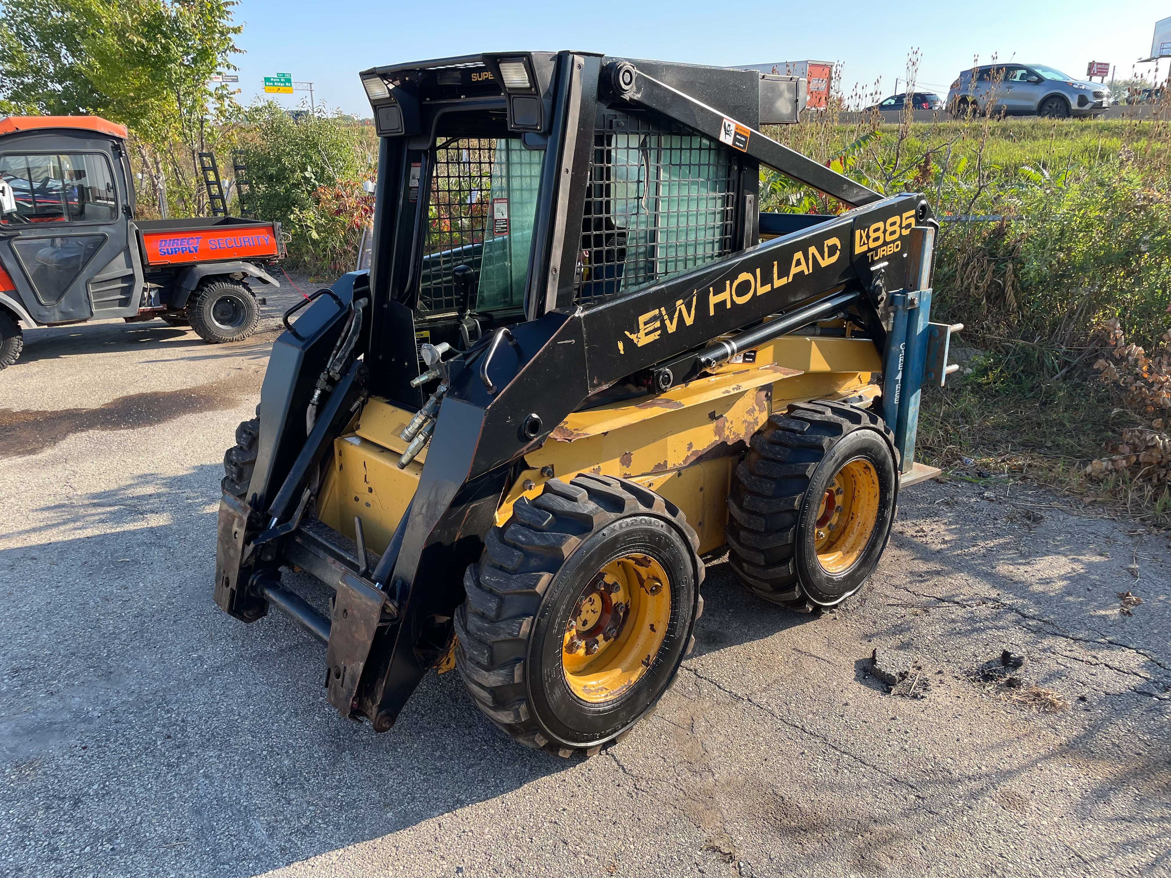 New Holland LX885 Equipment Image0