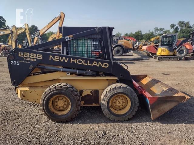 Image of New Holland LX885 equipment image 2
