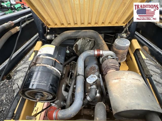 Image of New Holland LX885 equipment image 2