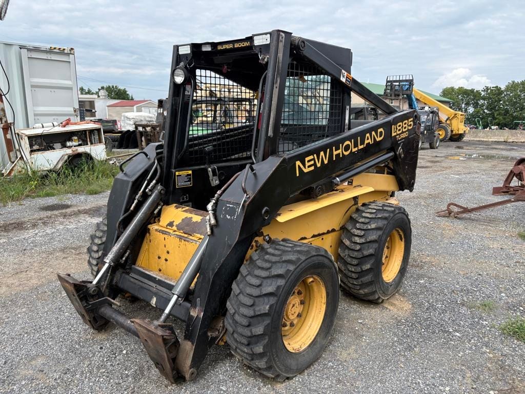 New Holland LX885 Equipment Image0