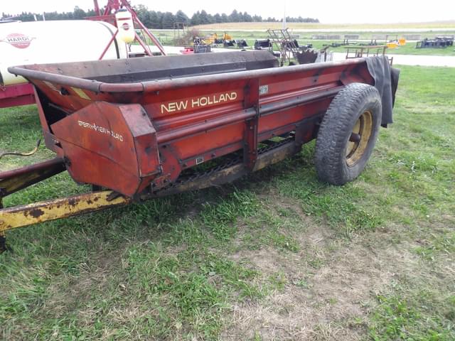 Image of New Holland 328 equipment image 2