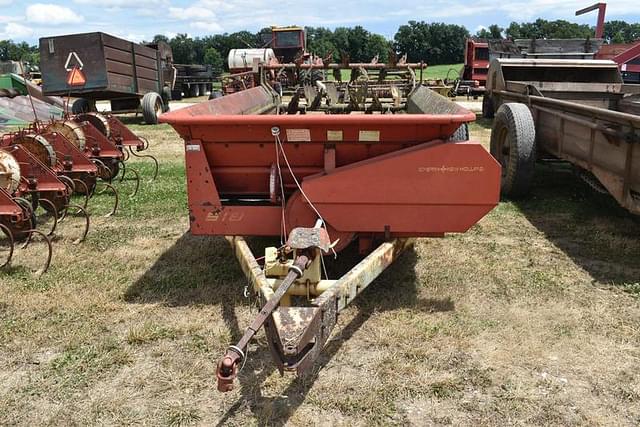 Image of New Holland 518 equipment image 1