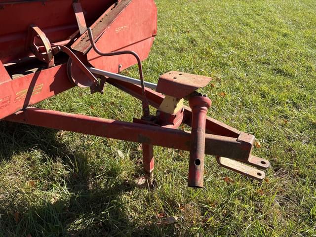 Image of New Holland 328 equipment image 2