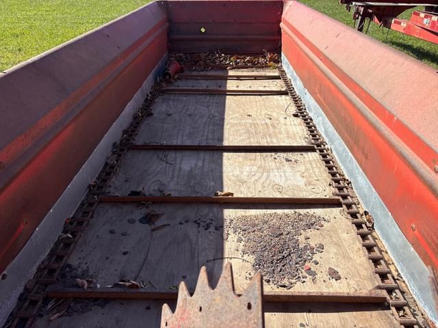 Image of New Holland 328 equipment image 4