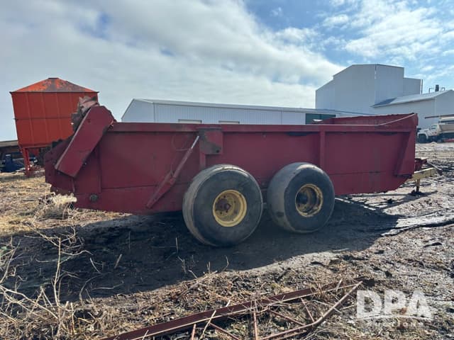 Image of New Holland 795 equipment image 4