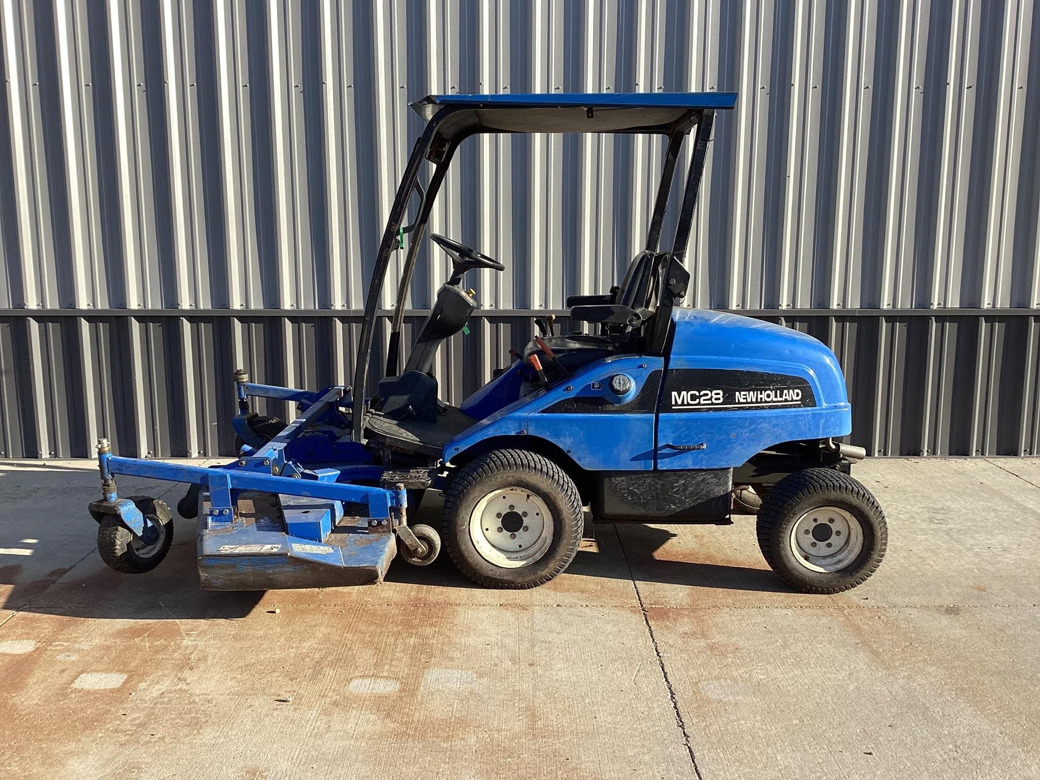 2005 New Holland MC28 Equipment Image0