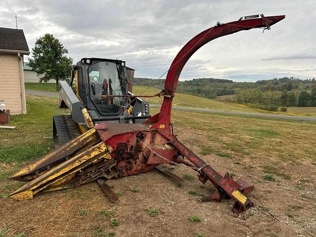 Image of New Holland 707 equipment image 1