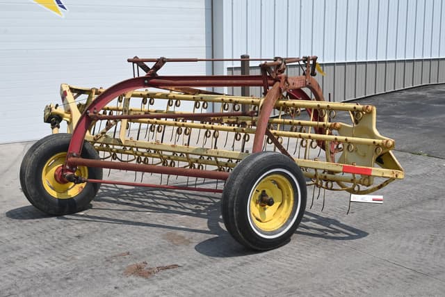 Image of New Holland 256 equipment image 2