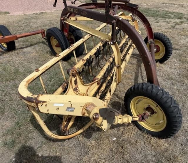 Image of New Holland 258 equipment image 2