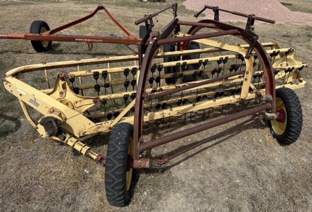 Image of New Holland 258 equipment image 4