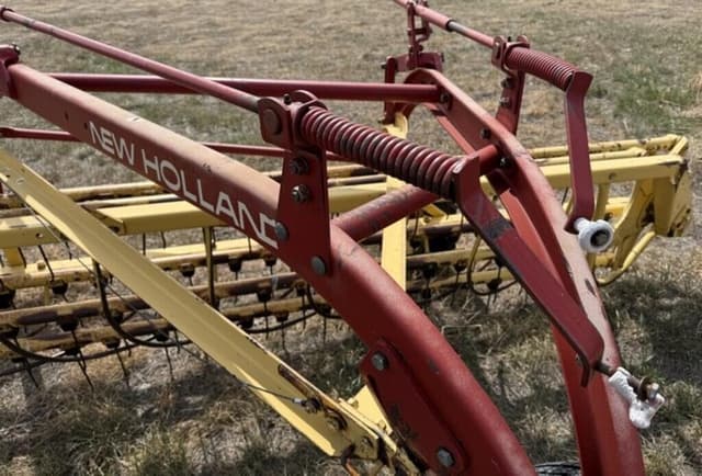 Image of New Holland 260 equipment image 2