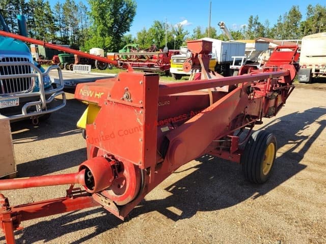 Image of New Holland Hayliner 273 equipment image 2