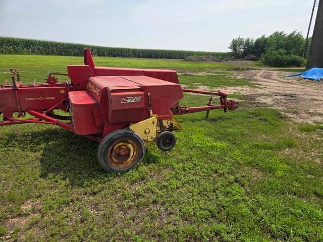 Image of New Holland 275 equipment image 1