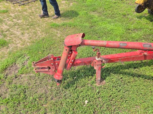Image of New Holland 275 equipment image 4