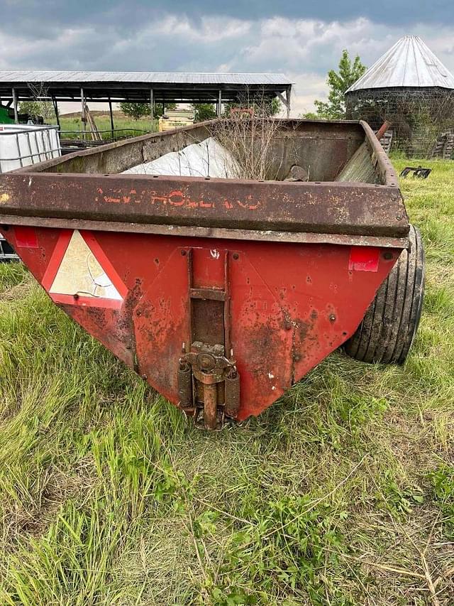 Image of New Holland 305 equipment image 1