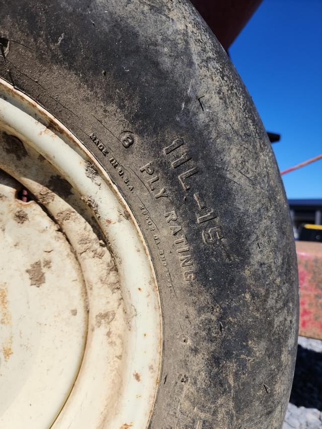 Image of New Holland 352 equipment image 2