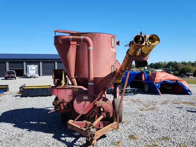 Image of New Holland 352 equipment image 1