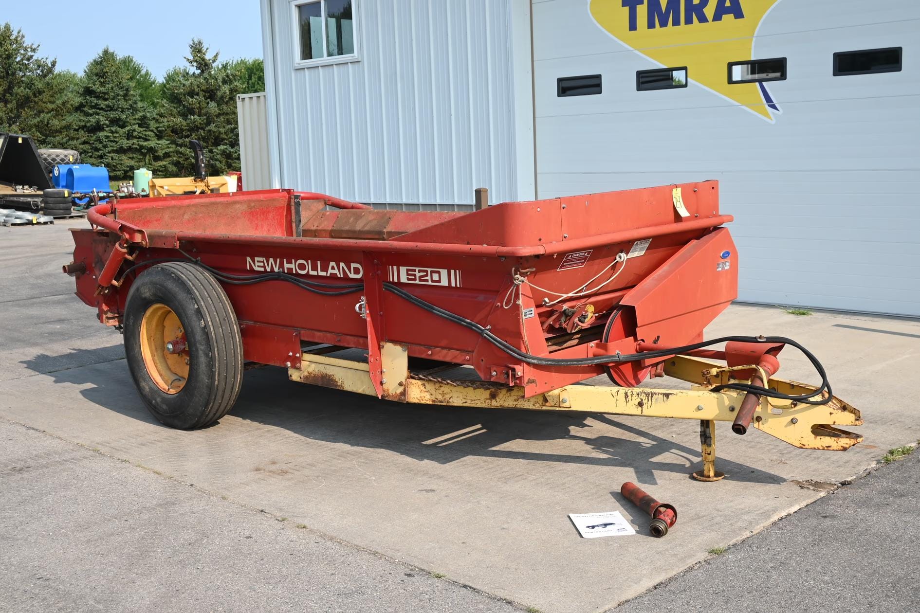 New Holland 520 Equipment Image0