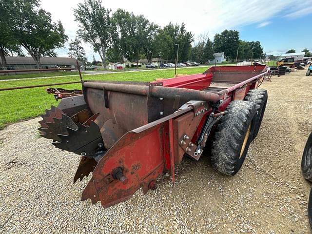 Image of New Holland 680 equipment image 2