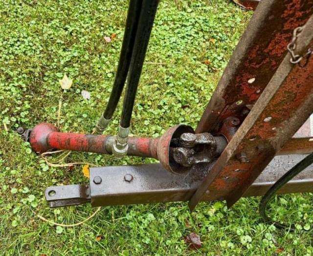 Image of New Holland 717 equipment image 2