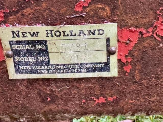 Image of New Holland 717 equipment image 4