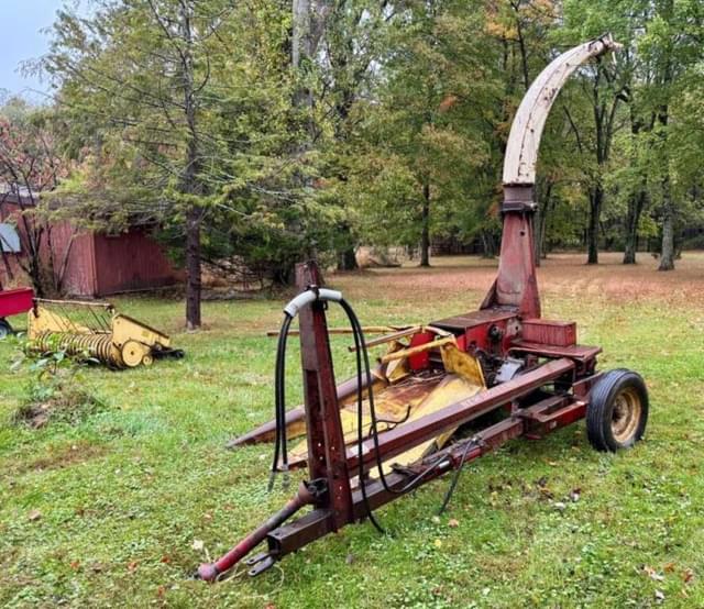 Image of New Holland 717 equipment image 1