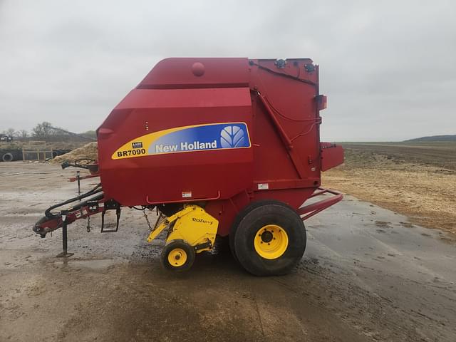 Image of New Holland BR7090 equipment image 3