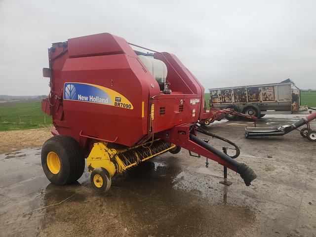 Image of New Holland BR7090 equipment image 1