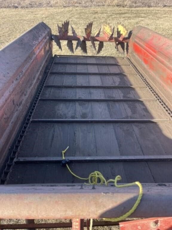 Image of New Holland 512 equipment image 2