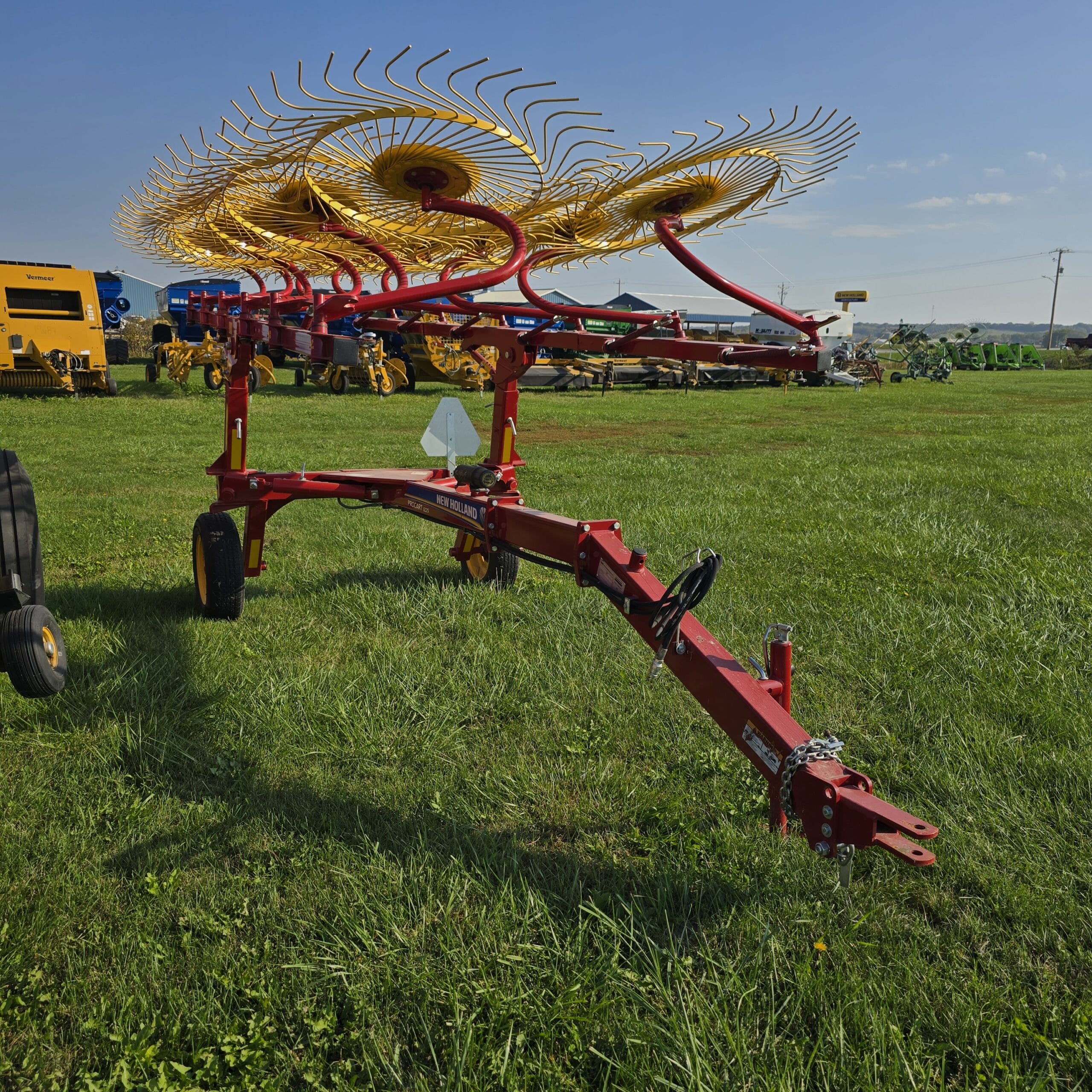 2023 New Holland 819 Equipment Image0