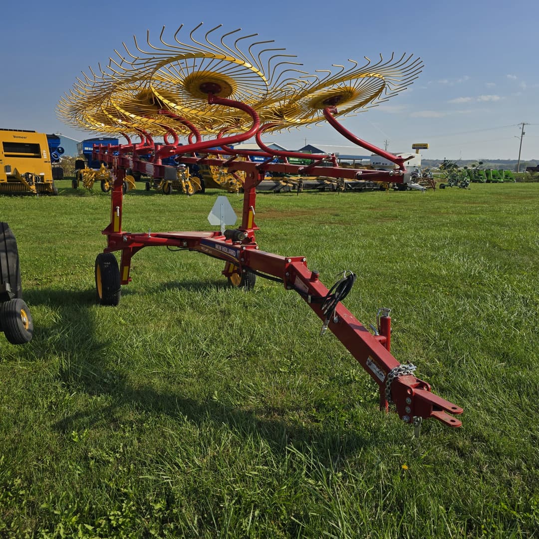 Image of New Holland 819 Image 0