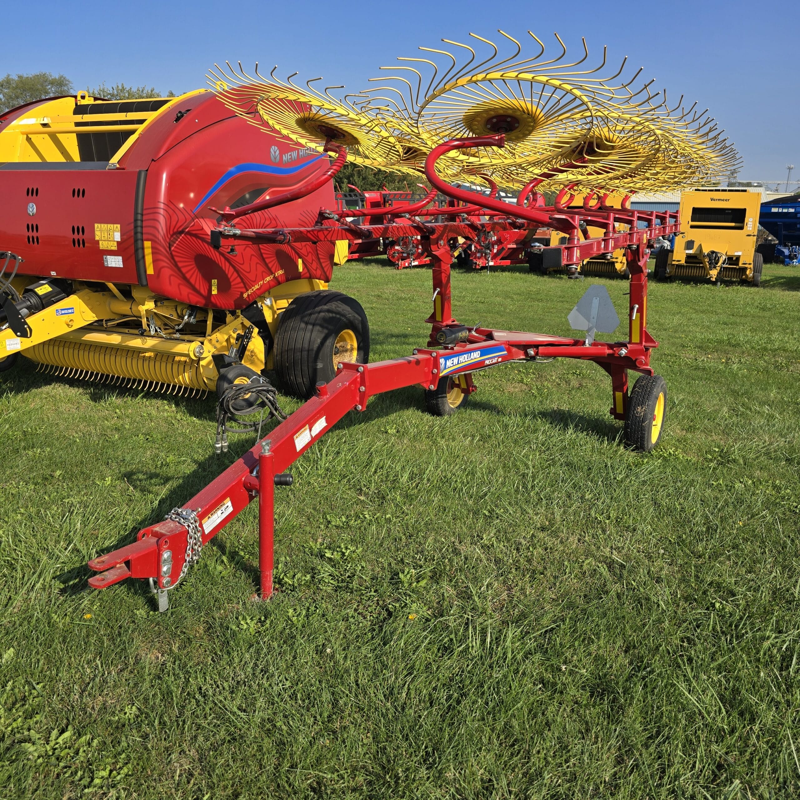 2023 New Holland 819 Equipment Image0