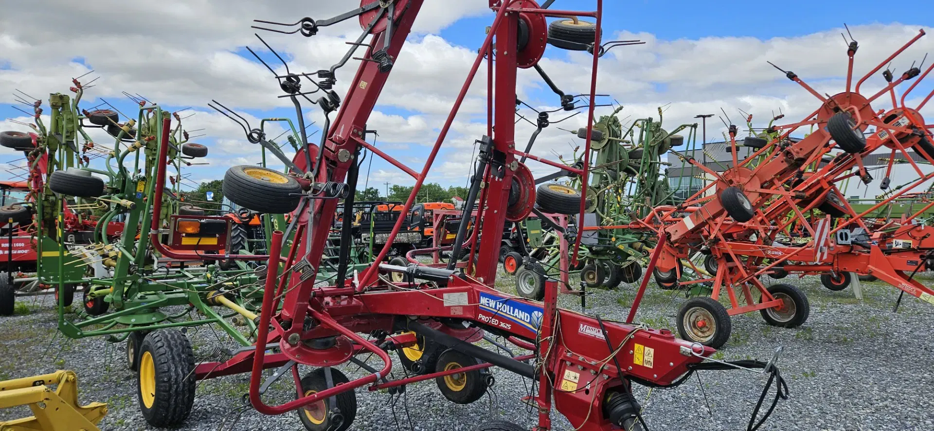 New Holland ProTed 3625 Equipment Image0