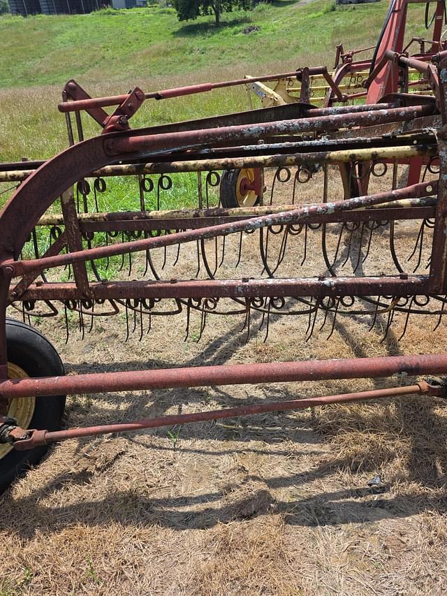 Image of New Holland 256 equipment image 4